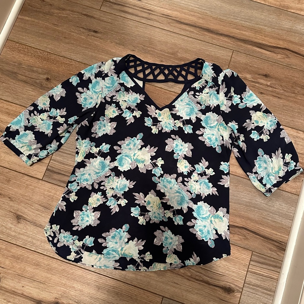 ✨3/$18✨Floral 3/4 Sleeve Top